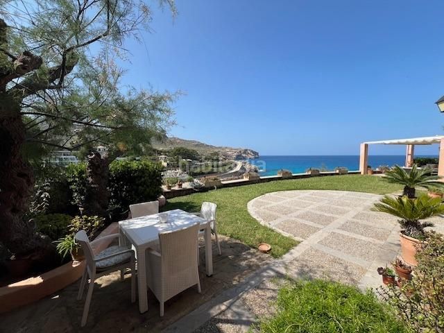 Foto f7f89762-da87-4ce2-b460-cb33424a527e. Casa amb piscina a Cala Sant Vicenç Pollença