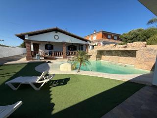 Masia a Del polígono industrial 14. Casa rural en san roque