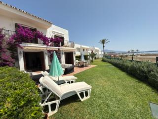 Casa aparellada a Urbanizacion calle jorge. Villa de 5 dormitorios en primera línea de playa con espectacula