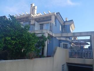 Semi detached house in Monte Faro-Altomar II. Chalet pareado en venta en  montefaro