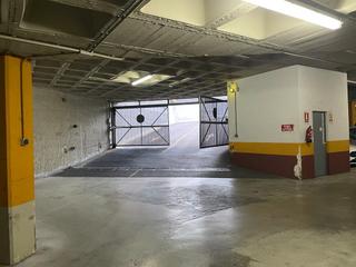 Aparcament cotxe  Avenida avenida del maestro rodrigo. Plazas de garaje en residencial en campanar
