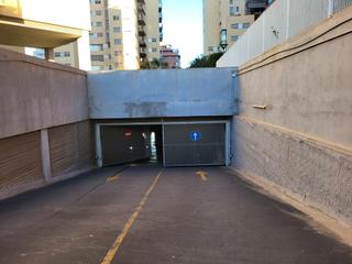 Aparcament cotxe  Avenida avenida del maestro rodrigo. Plazas de garaje en residencial en campanar