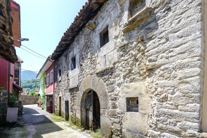 Foto b699d465-9461-4966-b928-ff9093a4b9f9. Casa en lg casomera 13 polígono 111 parcela 818 33681 all 13 casa casona histórica siglo xvi anexa terraza con barbacoa casomera, concejo asturias en Aller