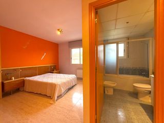 Reihenhaus in Carrer jonic 6. Chalet adosado en migjorn, reus  tarragona