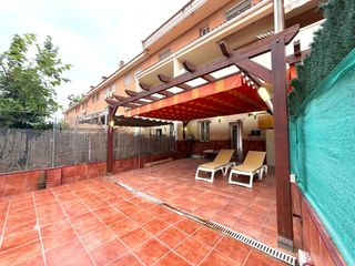 Casa adossada a Carrer jonic 6. Chalet adosado en migjorn, reus  tarragona