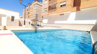Pis  Pais de gales (as). Piso reformado en aguadulce sur con piscina comunitaria, plaza d