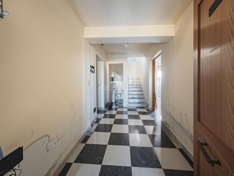 Foto 7f9fd04d-2324-4887-b2f3-fd9ffe4fec82. Casa  con gran potencial en zona tranquila terraza, azotea y garaje en Ejido (El)