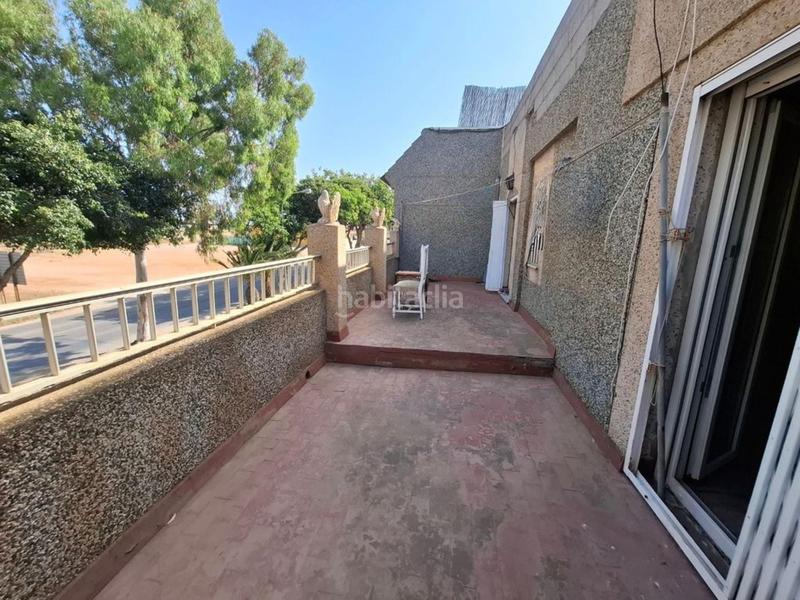 Foto b2c2fda6-cd3c-43be-9d02-da330a067b06. Casa  con gran potencial en zona tranquila terraza, azotea y garaje en Ejido (El)