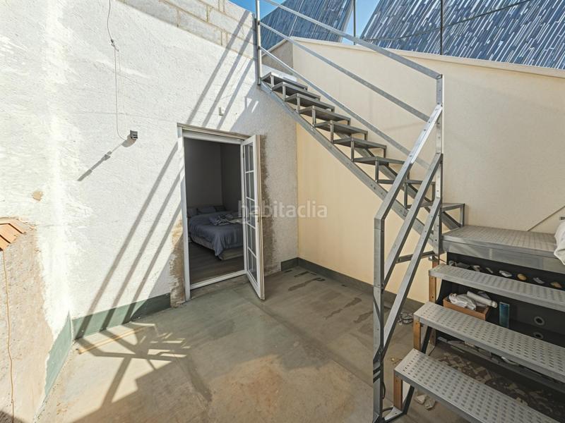 Foto feb911d5-7acb-4298-825c-1f2f552e9974. Casa  con gran potencial en zona tranquila terraza, azotea y garaje en Ejido (El)