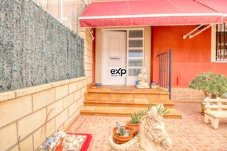 Chalet  Calle calvario. Se vende chalet en albatera 03340