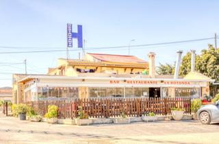 Local Comercial a Molins - Campanete - San Bartolomé. Oportunidad única de inversión en orihuela edificio con hostal,