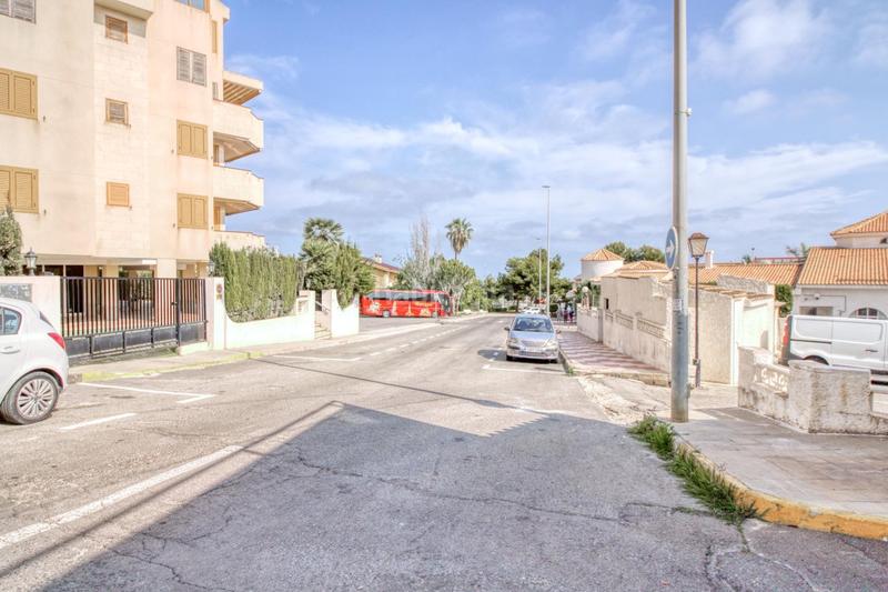 Foto 38153b24-2a43-456c-8d18-54d6c6c95049. Aparcament cotxe a Calas Santiago Bernabeu Santa Pola