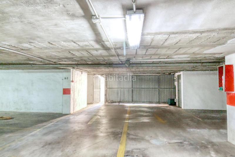 Foto cefb7fdd-3ff6-435a-a8ad-2033805c7630. Aparcament cotxe a Calas Santiago Bernabeu Santa Pola