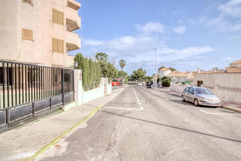 Foto d16f046d-f8b5-4c2d-b47e-91c3f0a8f49f. Aparcament cotxe a Calas Santiago Bernabeu Santa Pola