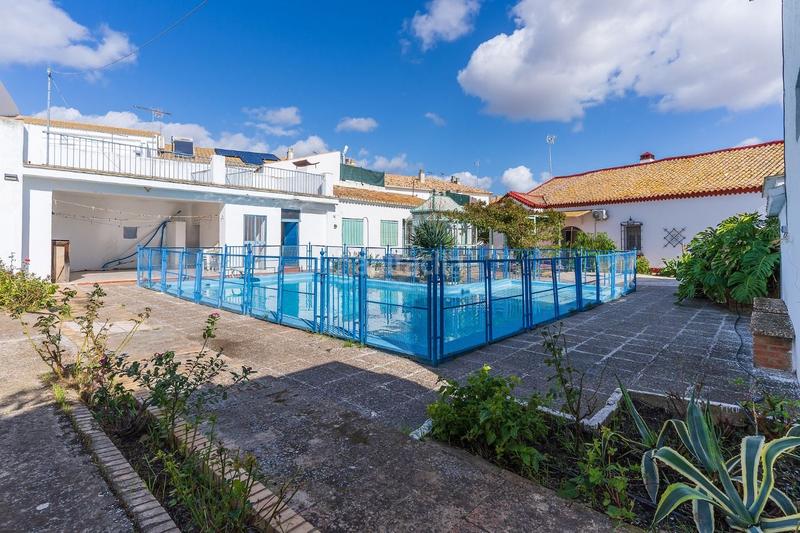 Foto ca8390f6-c4ce-4d24-9ed3-ed3f8e49ae02. Xalet amb aparcament piscina a Trigueros