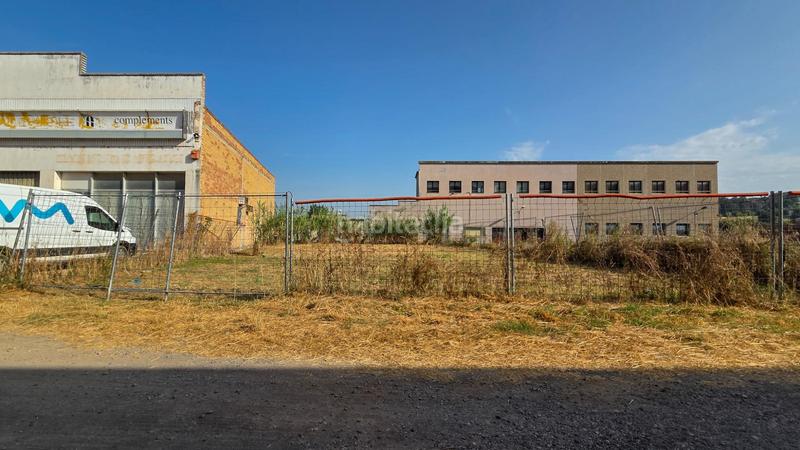 Foto a736c97f-b8f5-48e5-b8ee-855396cdd45d. Terrain résidentiel dans tallers 7 dans Navarcles