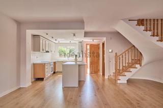 Maison jumelée à Calle zarauz 106. Elegante unifamiliar en pinar del golf  grao de castellón