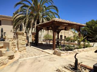 Casa aparellada en Monver. Finca reformada con terreno en monvar  5 dormitorios, 4 baos,