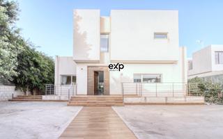 Chalet en La Algoda - Matola - Llano de San José. Chalet unifamiliar de diseño moderno en elche  un espacio único