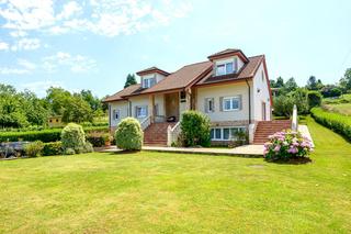 Chalet en Polígono 135 paraje 12777 terrona 1011. Se vende elegante chalet en el centro de asturias, en meres sier