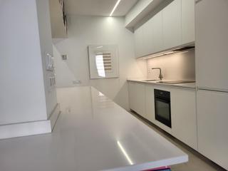 Appartement à Cortes-Huertas. Amplia y moderna vivienda de diseño