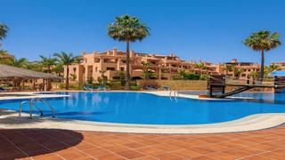 Piso en Atalaya - Isdabe. Oportunidad piso en estepona a 100m del mar con 6 piscinas  exce