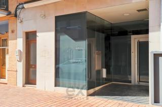 Location Local commercial à Carrer les parres 29. Local comercial en el centro de canet  126m2, amplio y luminoso