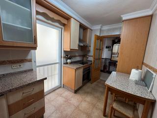 Piso en San Luis de Sabinillas. Amplio piso reformado de 4 dormitorios en san luis de sabinillas