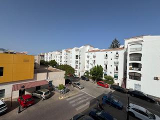 Appartement à San Luis de Sabinillas. Amplio piso reformado de 4 dormitorios en san luis de sabinillas