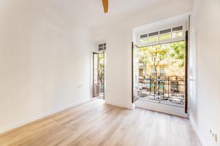 Appartement  Calle joan llorenc. Piso reformado con terraza privada