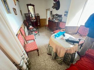 Casa en Almadén. Venta de casa en la calle principal de almaden  ideal para refor