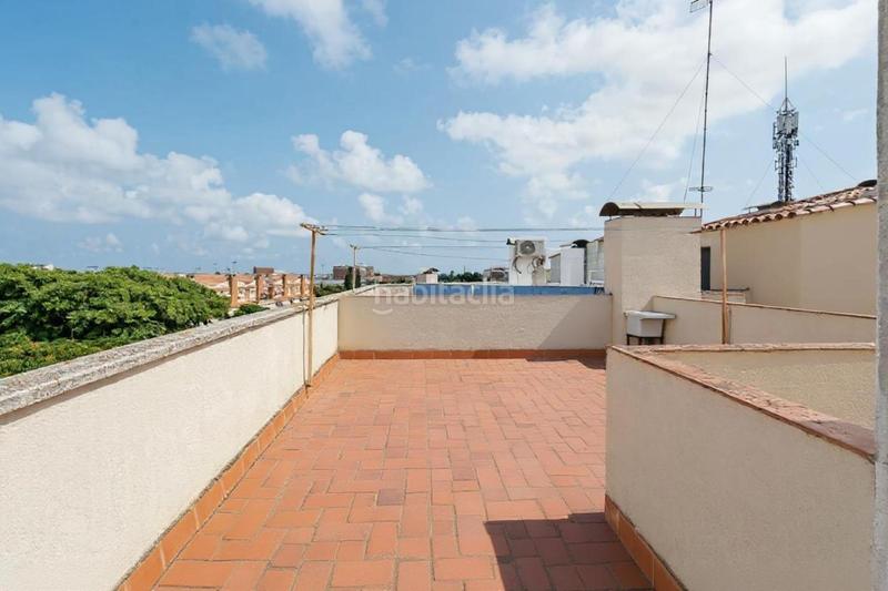 Foto f255d46a-7168-4d9a-a1ad-2b75cbf7d1d9. Piso  de 115 m con terraza y patio , a 10 min de la playa en Malgrat de Mar