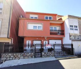 Casa  Calle calle de la calzada, 39. Casa unifamiliar con jardín en el centro de cee, a coruña  espac