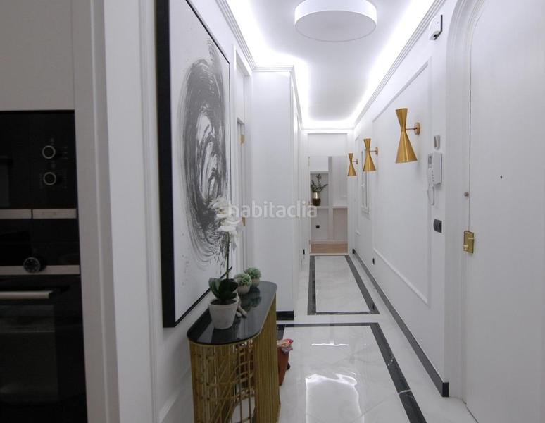 Foto ce7c22ae-7724-4f97-b2e4-f946fe49e99e. Piso exclusiva propiedad junto a mercado central en Valencia