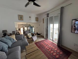 Casa en Centro. Impresionante casa adosada reformada a solo dos calles de la pla