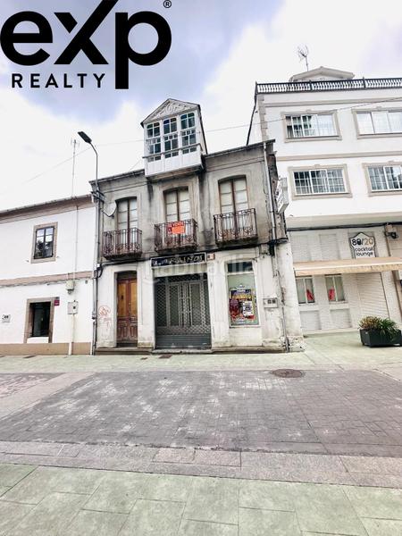 Foto b0984e4b-ce61-4e63-a8a6-c8d235ae7c1f. Casa en calle basanta silva 5 impresionante casa y local comercial en el centro en Vilalba