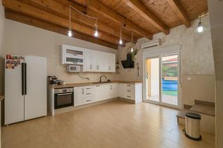 Casa adosada  Partida casicas. Amplia vivienda adosada en las casicas, crevillent.   spacious t