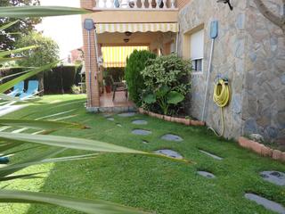 Xalet a Méntrida. Chalet independiente en méntrida con piscina y jardín  listo par