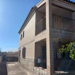 Casa aparellada a Nambroca. Chalet en nambroca listo para entrar a vivir con patio, zona de