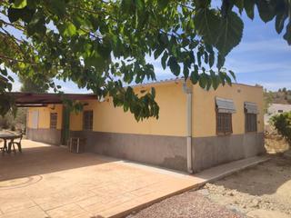 Chalet à Monòver. Casa de campo en venta en la solaneta, monóvar  alicante