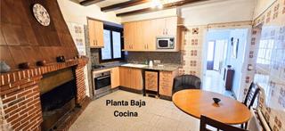 Haus  Carrer girona. Masía histórica en cervià de ter con terraza y vistas al castill