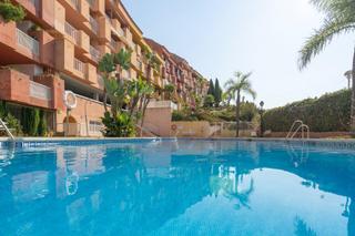 Apartamento en Calle isabel la catolica 1. Amplio apartamento en fuengirola con vistas al mar y comodidades