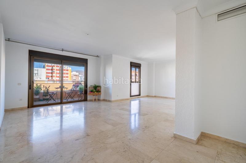 Foto 0fd3485f-37e1-4b21-b883-822239b92e10. Alquiler piso se alquila amplio y luminoso piso con terraza en el centro de almeria en Almería