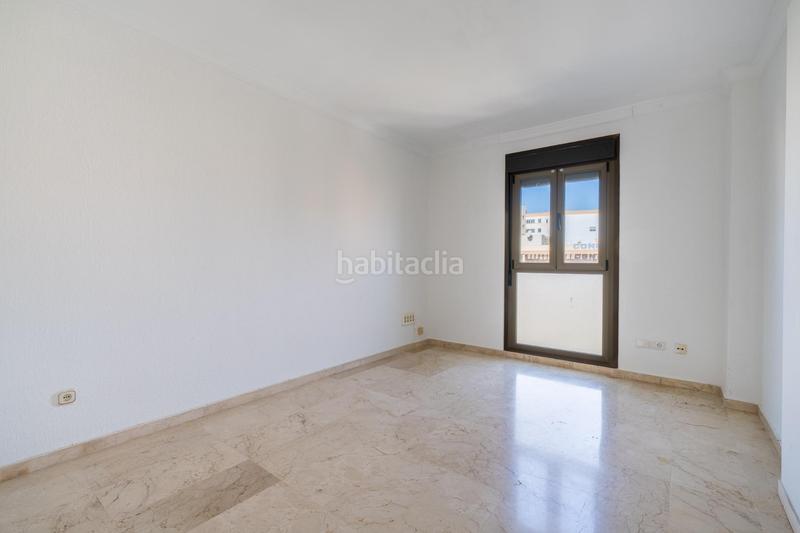 Foto 2778ef11-0b19-4a17-8c59-49c4b6b8e662. Alquiler piso se alquila amplio y luminoso piso con terraza en el centro de almeria en Almería