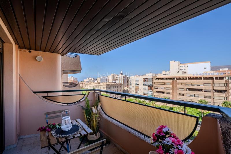 Foto 2b8a7487-c357-44c7-b3cd-74d1ef9c478d. Alquiler piso se alquila amplio y luminoso piso con terraza en el centro de almeria en Almería
