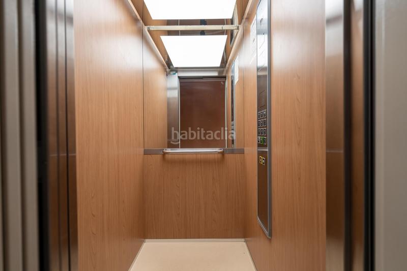Foto 8bb97393-2b85-4450-8efc-af3f8b81cd9a. Alquiler piso se alquila amplio y luminoso piso con terraza en el centro de almeria en Almería