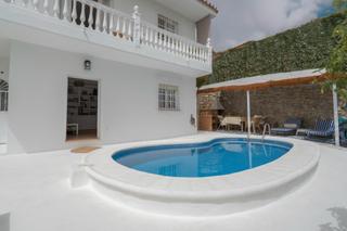 Chalet  Calle de ángel de la riva resines. Villa independiente con piscina y vistas al mar en torremuelle