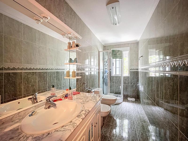 Foto 11ac028a-5db5-4f85-a84c-e0d3aed832d9. Casa amb calefacció aparcament piscina a Tudela de Duero