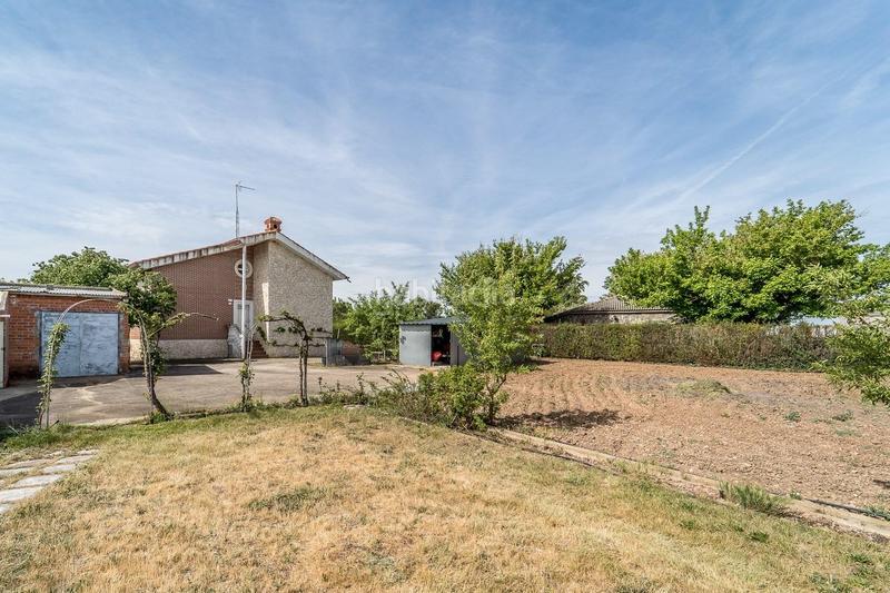 Foto 9de80c25-de99-4643-be63-99c992dc1dff. Casa amb calefacció aparcament piscina a Tudela de Duero