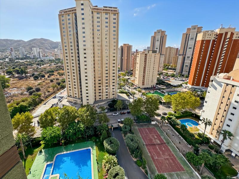 Foto 42967b34-e3fe-47d2-b60e-58d74923f2df. Apartament amb aparcament piscina a Levante Alto Benidorm